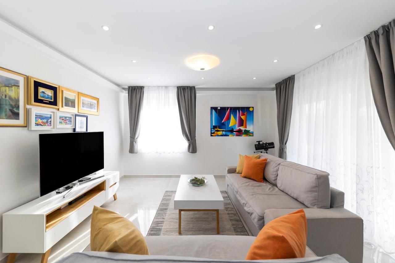 Joy 1 Apartment Новалья Экстерьер фото